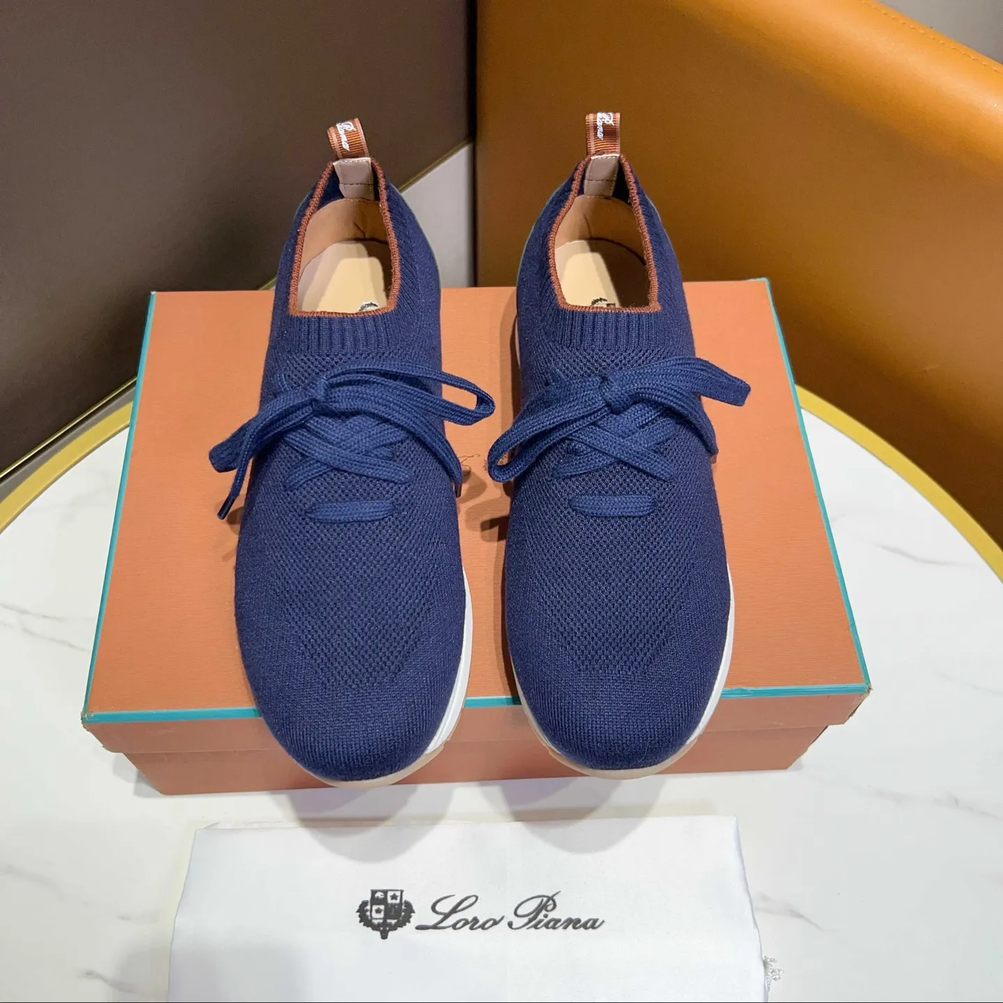 Factory price: 400💰 (loro men's shoes💰iana) New moccasin shoes official website original 1:1 mold opening, original quality💯fine workmanship, high-end luxury☘The upper is made of original waterproof treated breathable fly-woven suede🌴luxury🐂leather lining🍓rubber wear-resistant and non-slip outsole, size 38-44 (size 45 can be customized)